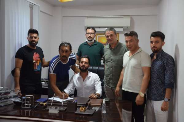 Yenihisarspor antrenörünü tanıttı