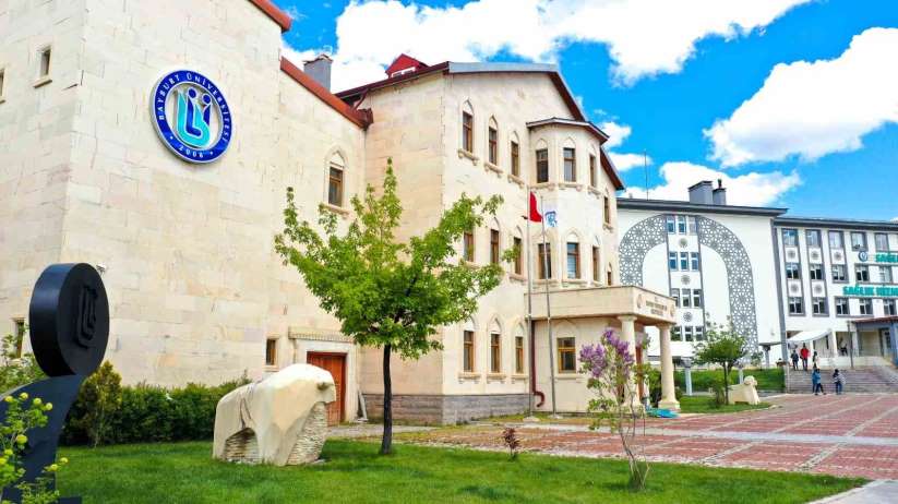 Bayburt Üniversitesi, yetkinlik alanlarında Türkiye'nin önde gelen üniversiteleri arasında yer aldı