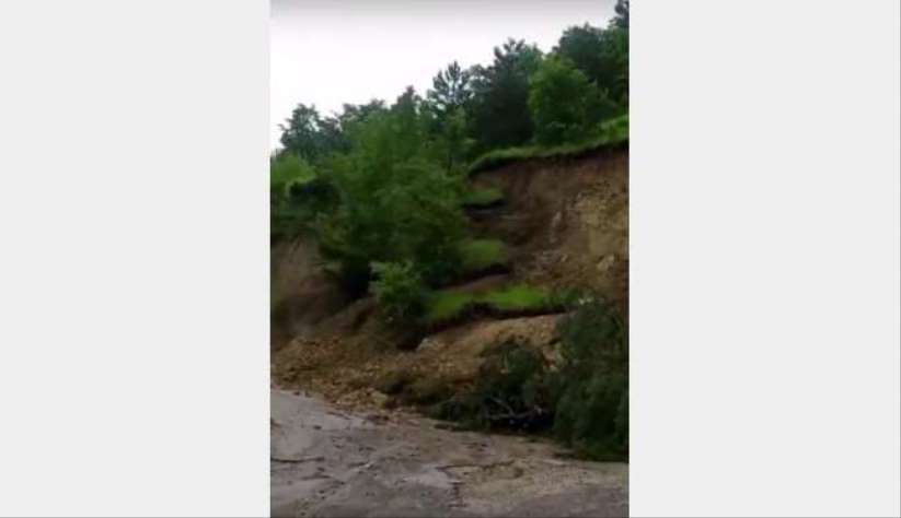 Amasya'da korkutan heyelan kamerada