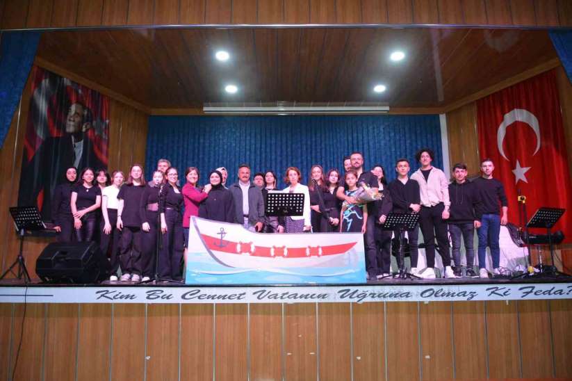 Ordu'da lise öğrencilerinden Karadeniz konseri